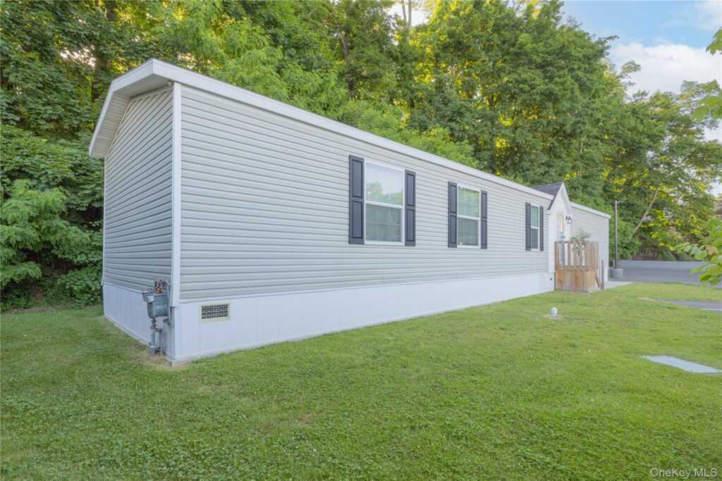 24 Leeward Lane, Stony Point, NY 10980 - Photo 3 of 31