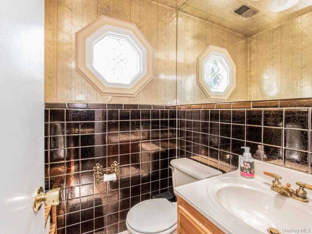 36 Balmoral Crescent, White Plains, NY 10607 - Photo 14 of 39