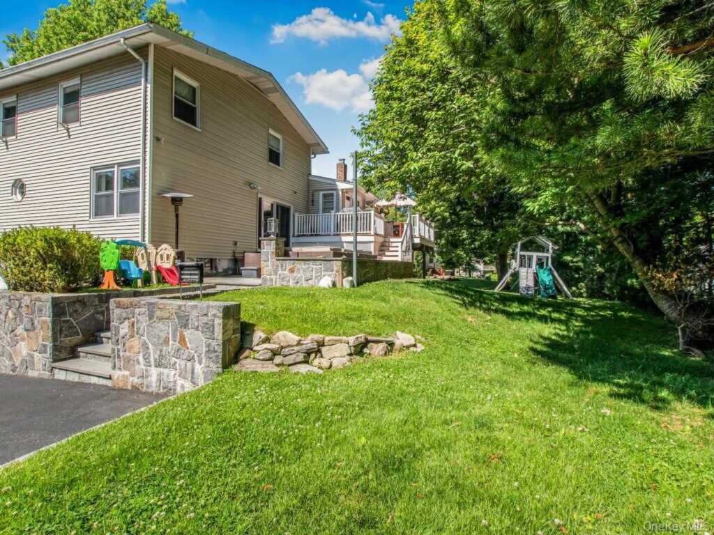 36 Balmoral Crescent, White Plains, NY 10607 - Photo 32 of 39