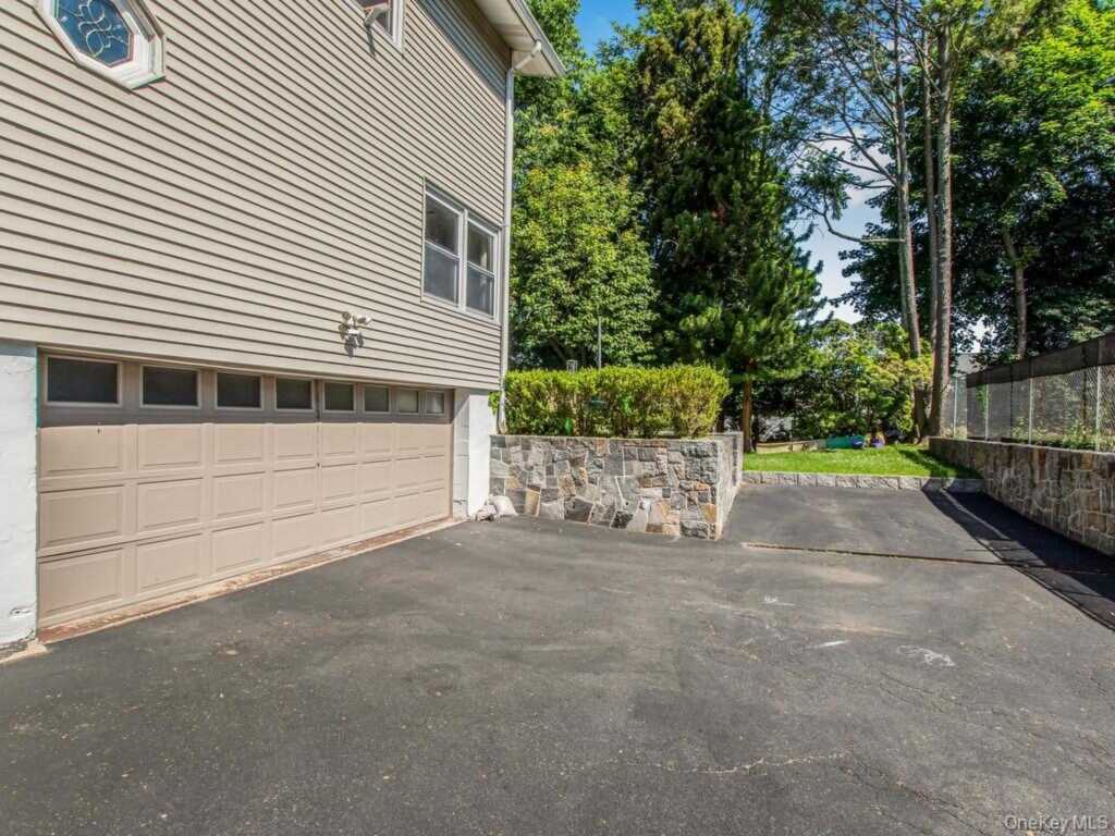 36 Balmoral Crescent, White Plains, NY 10607 - Photo 33 of 39