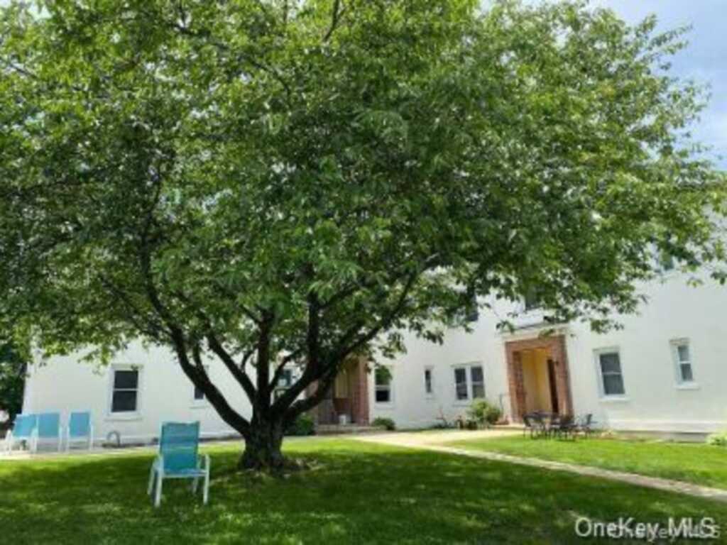 120 HS E Central Avenue, Pearl River, NY 10965 - Photo 2 of 8