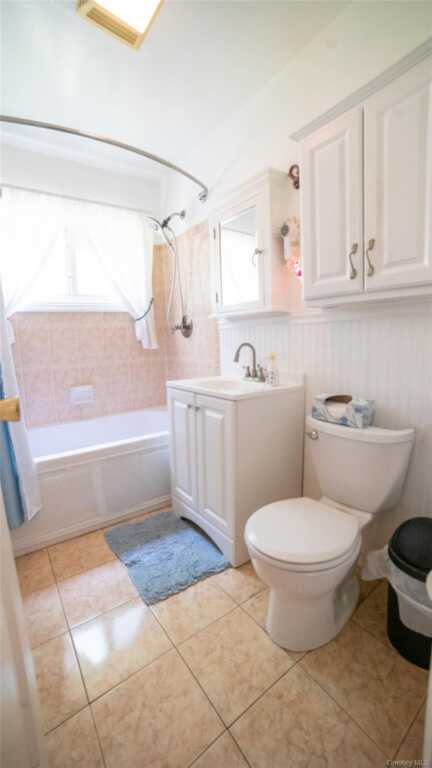 208 Woodhampton Drive, White Plains, NY 10603 - Photo 10 of 22
