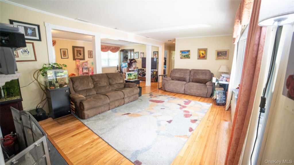 208 Woodhampton Drive, White Plains, NY 10603 - Photo 11 of 22