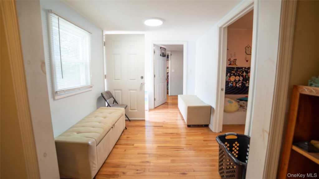 208 Woodhampton Drive, White Plains, NY 10603 - Photo 12 of 22