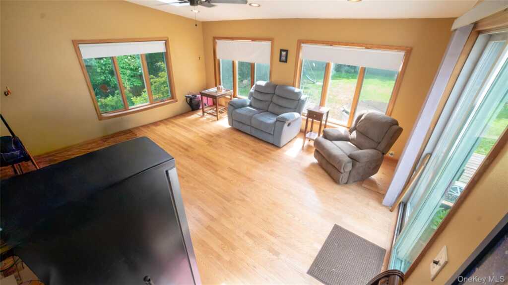 208 Woodhampton Drive, White Plains, NY 10603 - Photo 15 of 22