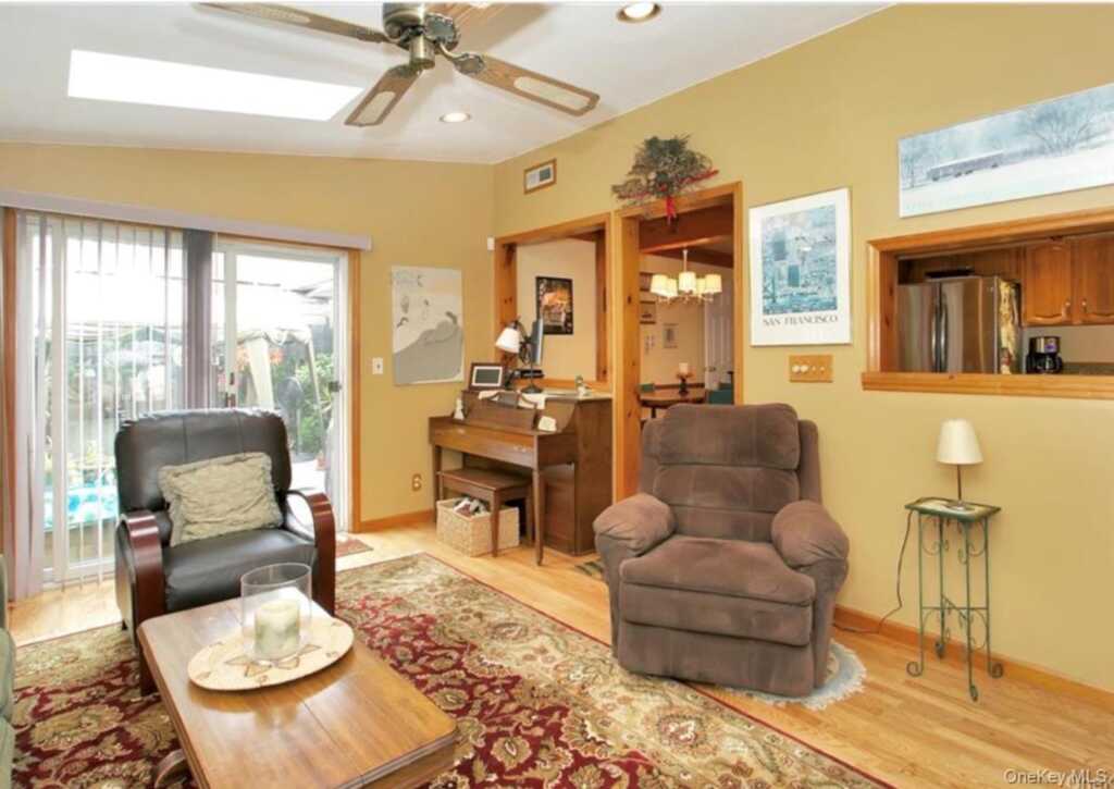 208 Woodhampton Drive, White Plains, NY 10603 - Photo 19 of 22