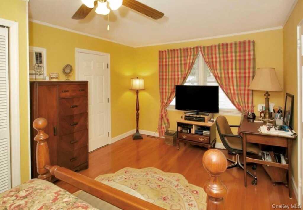 208 Woodhampton Drive, White Plains, NY 10603 - Photo 20 of 22