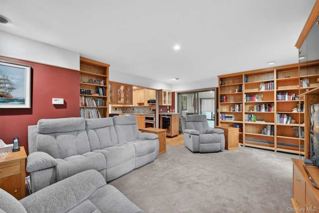 7 Spur Drive, Nanuet, NY 10954 - Photo 13 of 41
