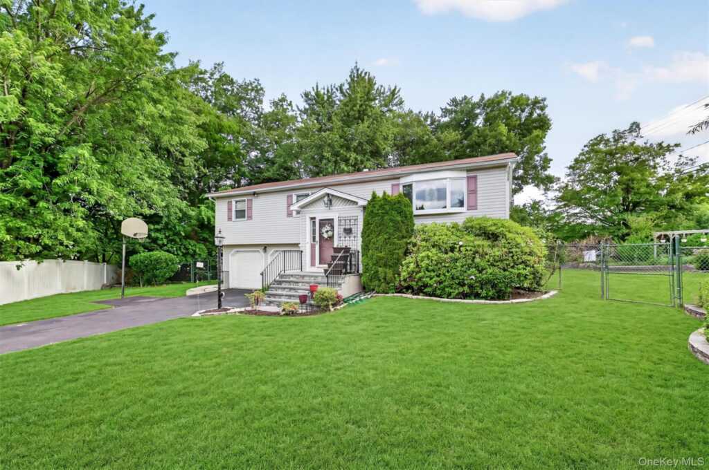 7 Spur Drive, Nanuet, NY 10954 - Photo 2 of 41