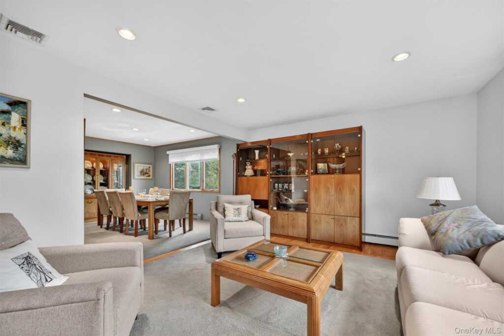 7 Spur Drive, Nanuet, NY 10954 - Photo 3 of 41