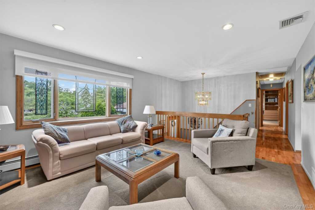 7 Spur Drive, Nanuet, NY 10954 - Photo 4 of 41
