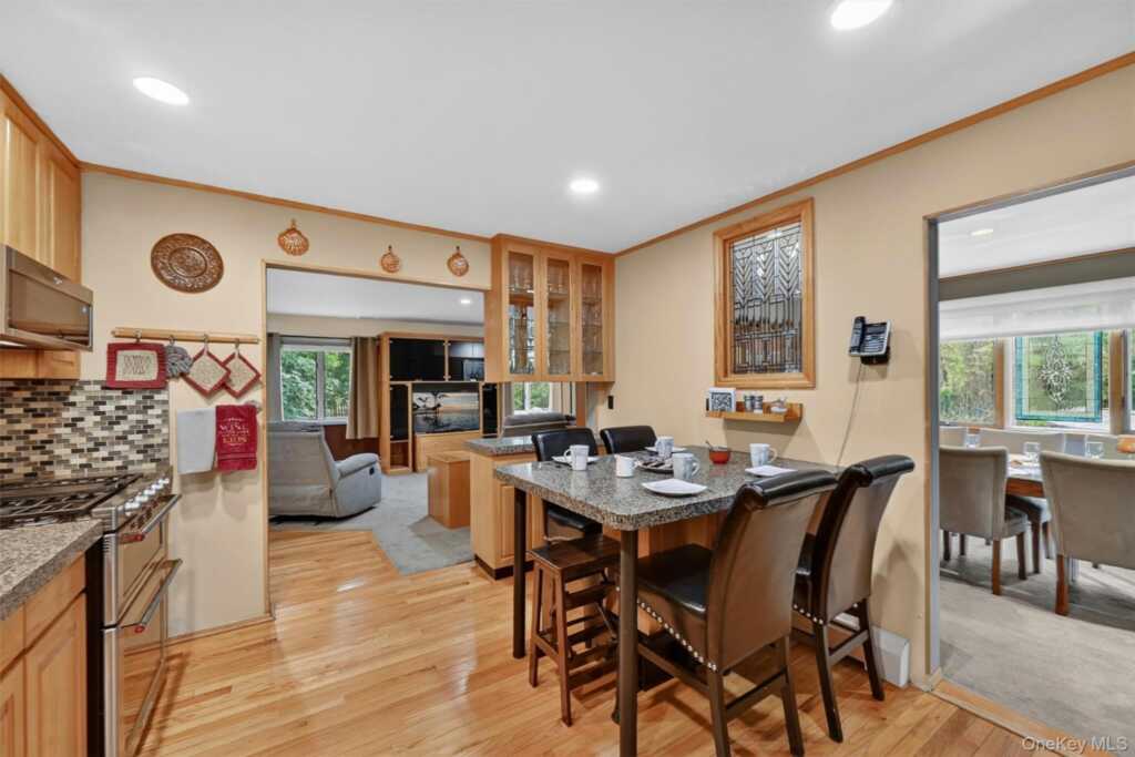 7 Spur Drive, Nanuet, NY 10954 - Photo 9 of 41