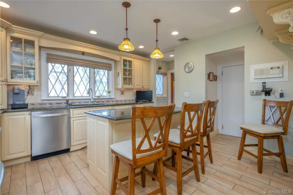 159 Fenimore Road, New Rochelle, NY 10804 - Photo 10 of 42