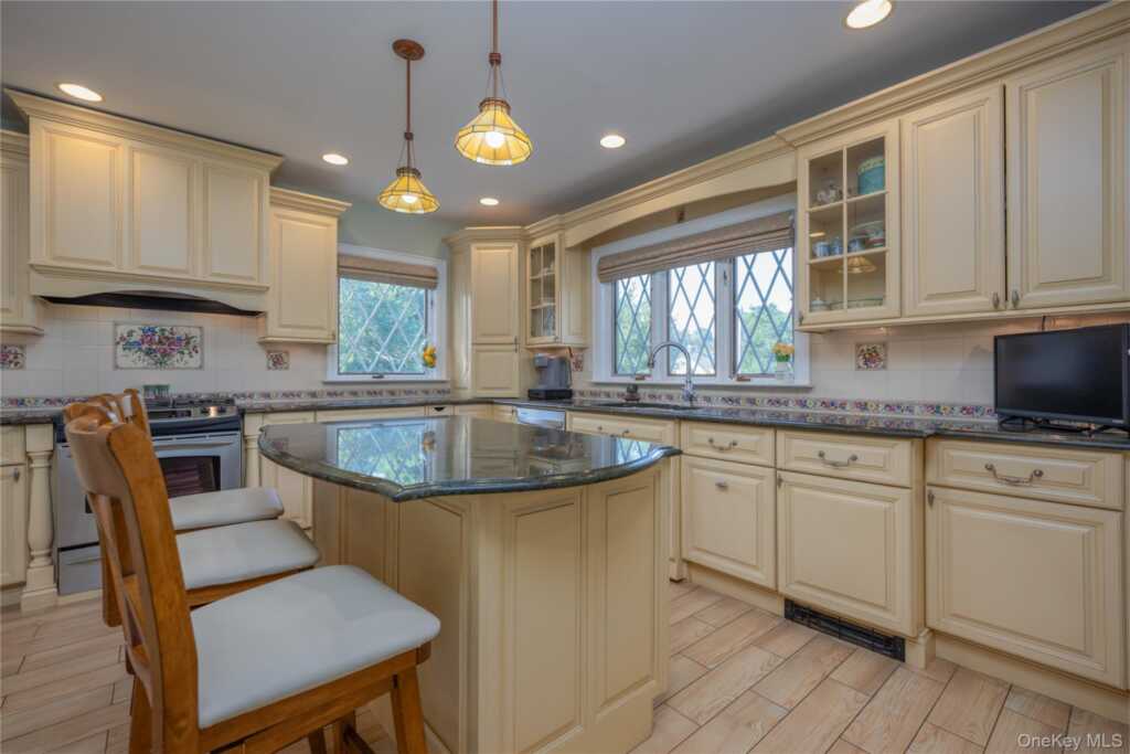 159 Fenimore Road, New Rochelle, NY 10804 - Photo 11 of 42
