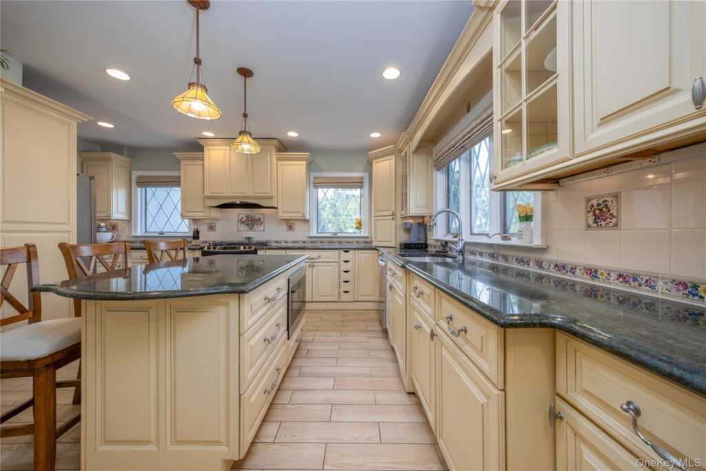 159 Fenimore Road, New Rochelle, NY 10804 - Photo 12 of 42