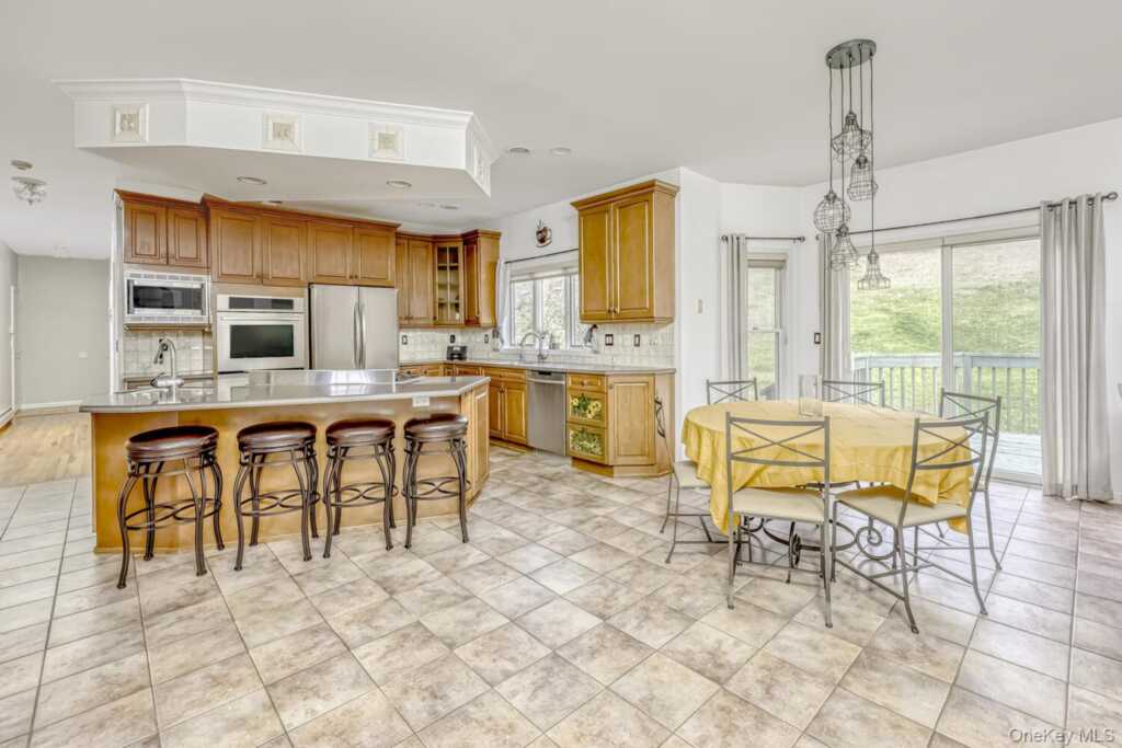 22 Golden Road, Suffern, NY 10901 - Photo 17 of 41