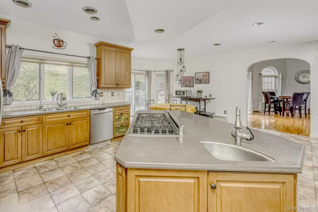 22 Golden Road, Suffern, NY 10901 - Photo 18 of 41