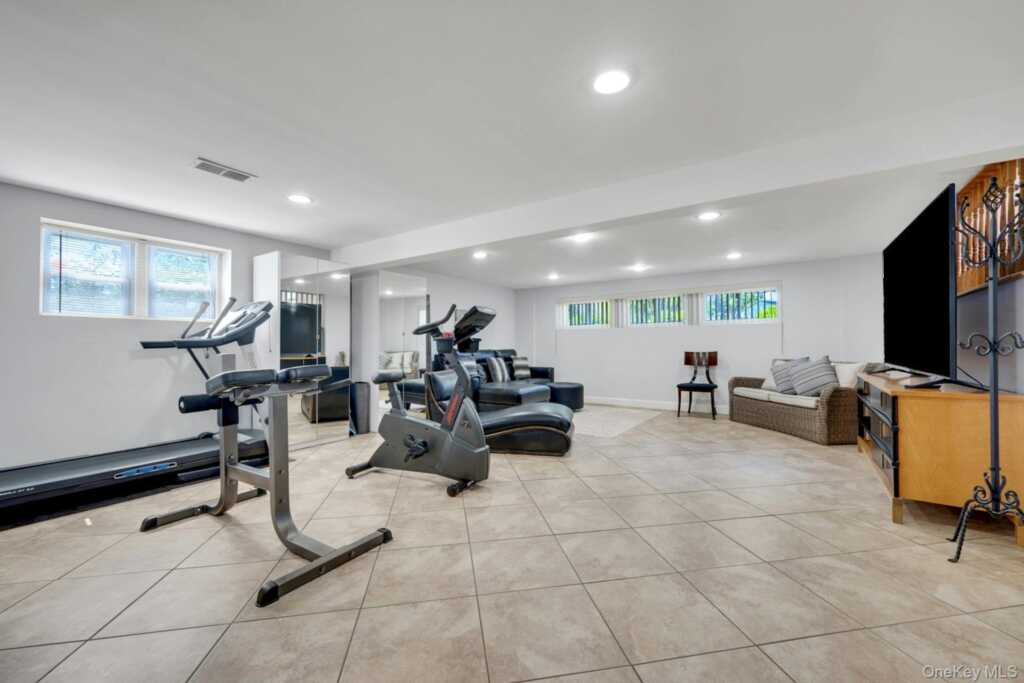 101 Windsor Oval, New Rochelle, NY 10805 - Photo 20 of 48
