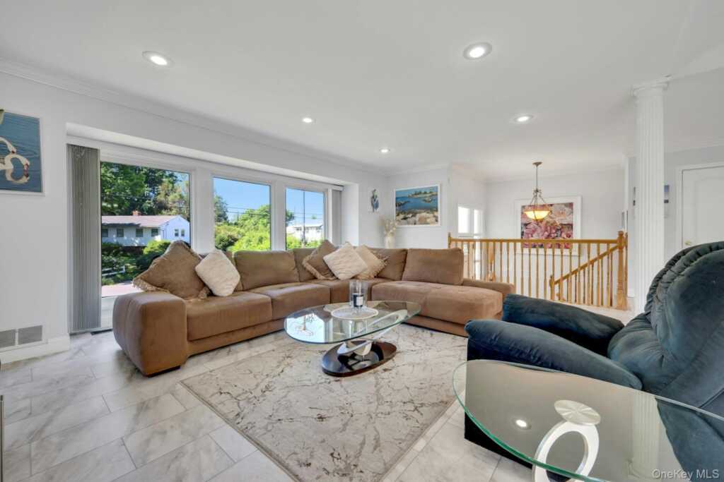 101 Windsor Oval, New Rochelle, NY 10805 - Photo 3 of 48