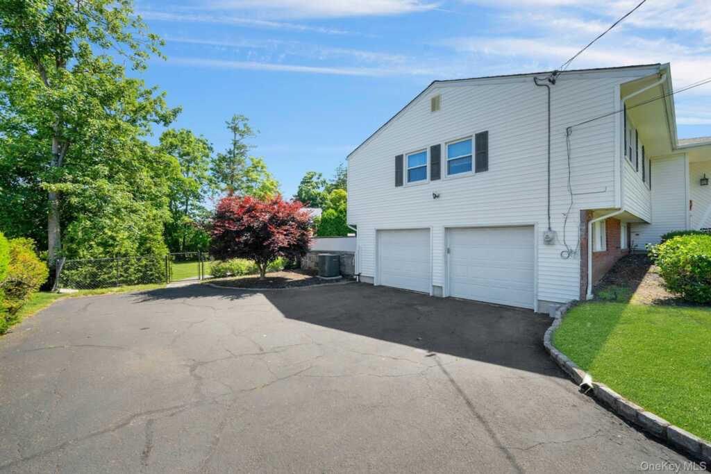 101 Windsor Oval, New Rochelle, NY 10805 - Photo 34 of 48