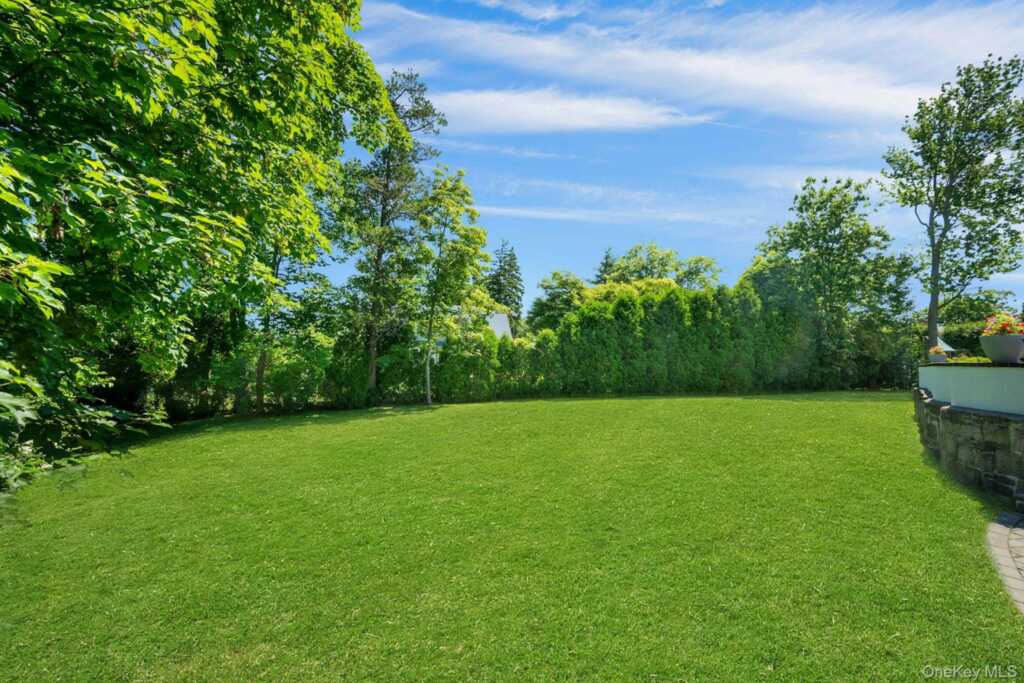 101 Windsor Oval, New Rochelle, NY 10805 - Photo 36 of 48