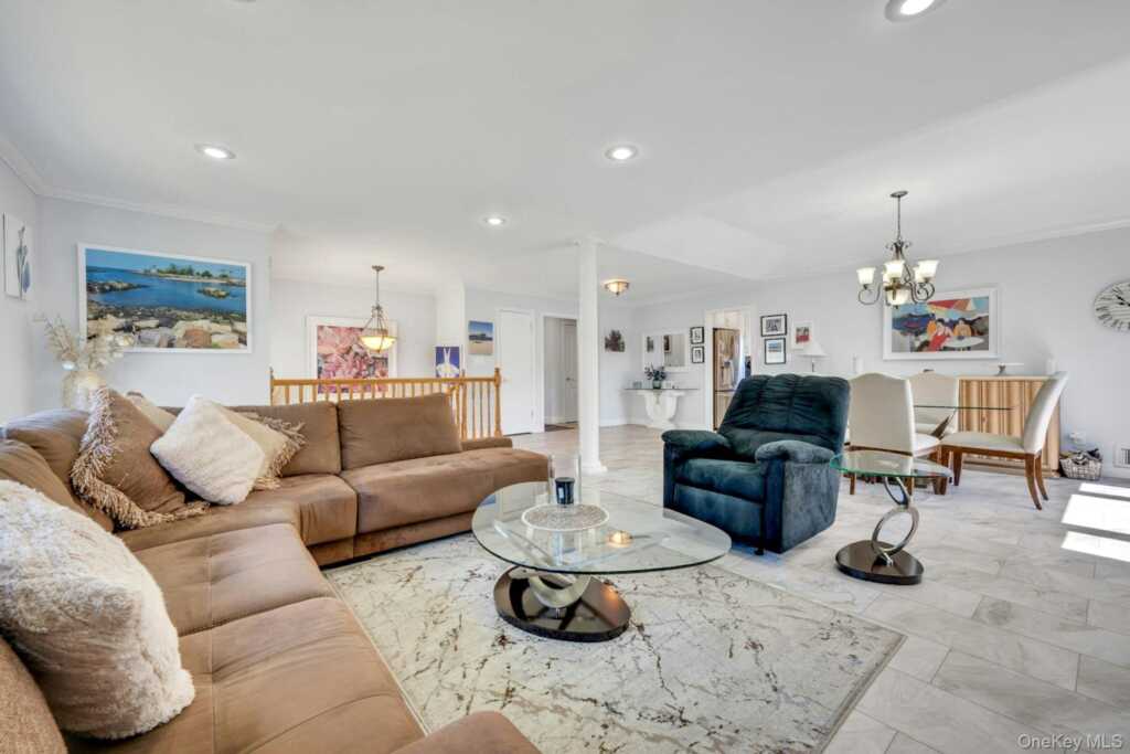 101 Windsor Oval, New Rochelle, NY 10805 - Photo 4 of 48
