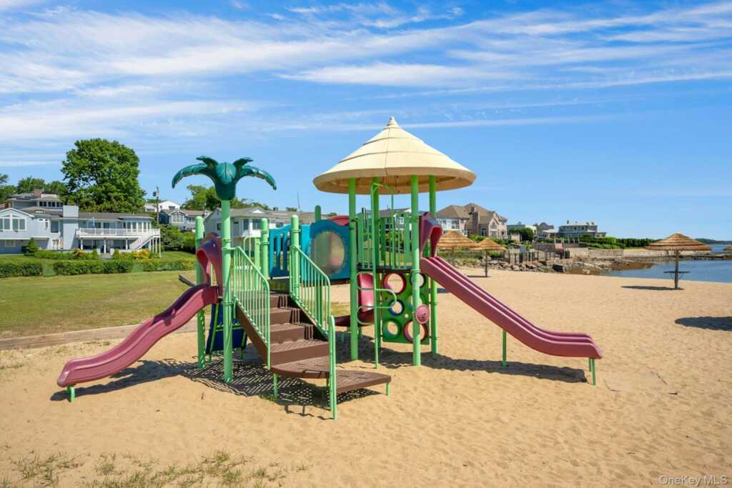 101 Windsor Oval, New Rochelle, NY 10805 - Photo 41 of 48