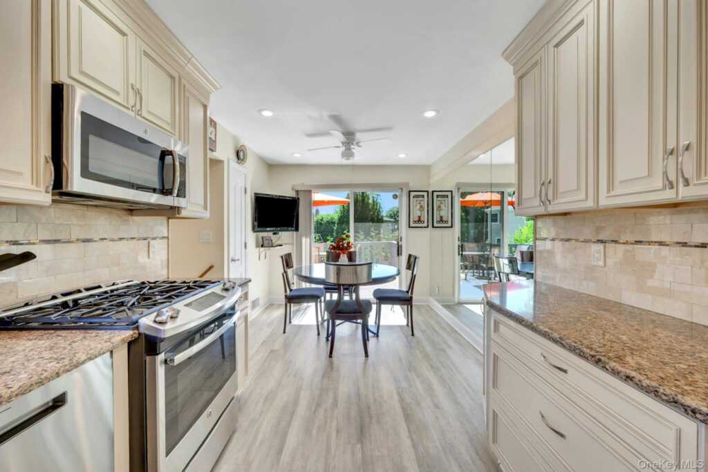 101 Windsor Oval, New Rochelle, NY 10805 - Photo 7 of 48