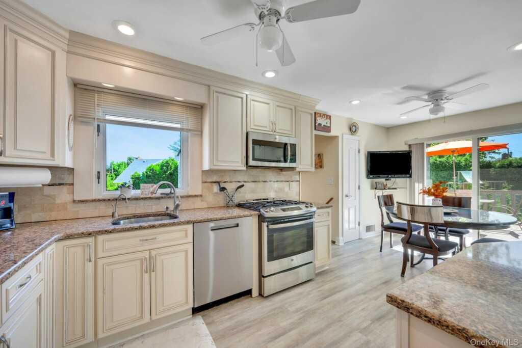 101 Windsor Oval, New Rochelle, NY 10805 - Photo 8 of 48