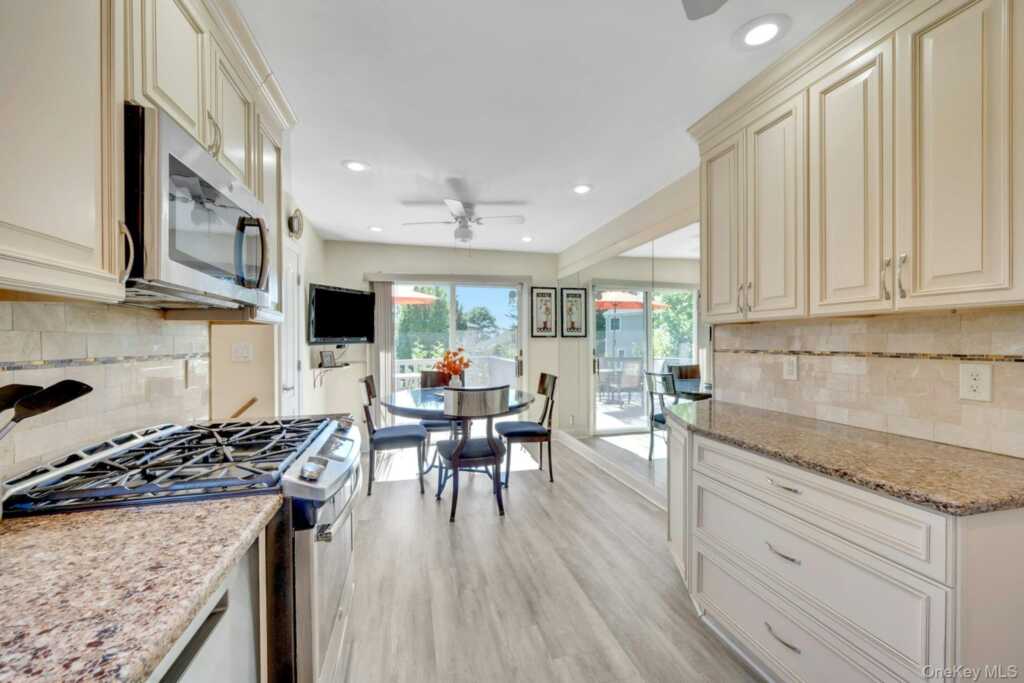 101 Windsor Oval, New Rochelle, NY 10805 - Photo 9 of 48