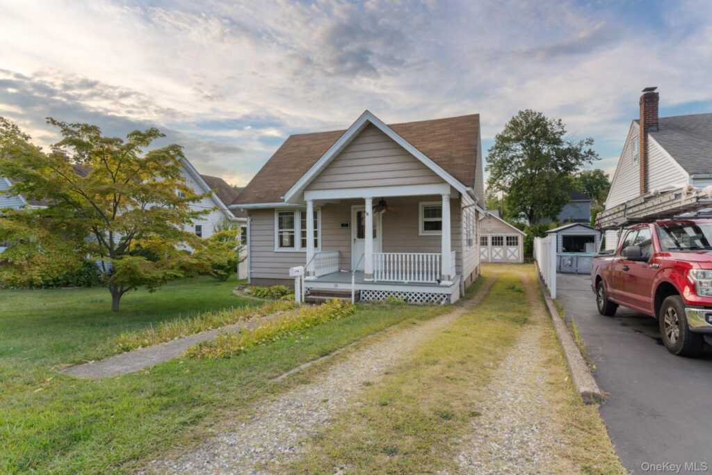 16 Oak Terrace, Suffern, NY 10901 - Photo 2 of 27