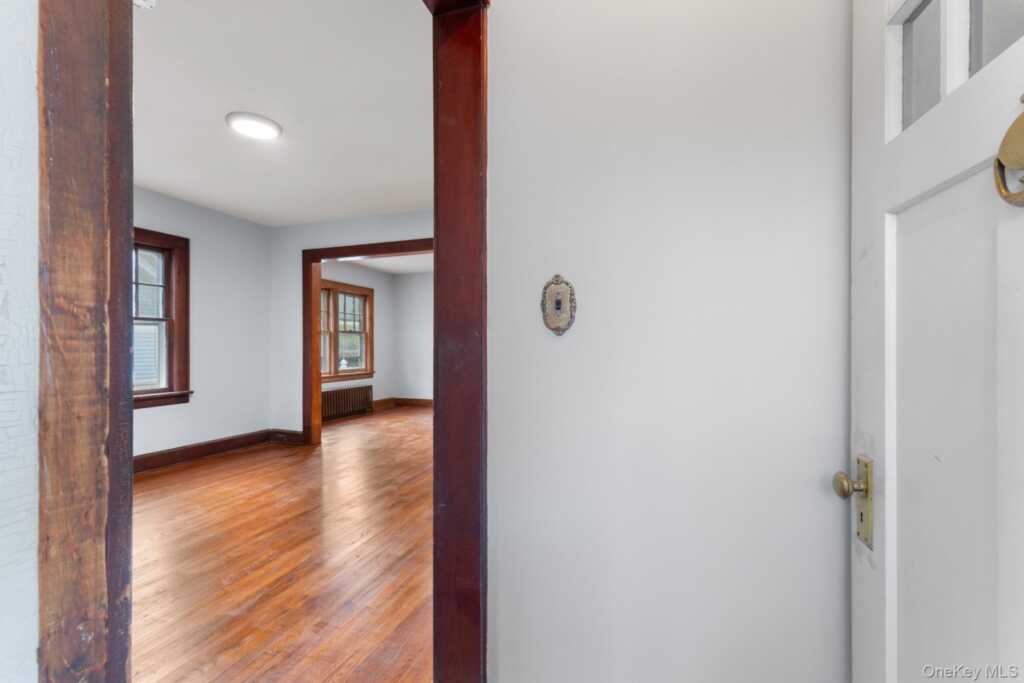 16 Oak Terrace, Suffern, NY 10901 - Photo 3 of 27