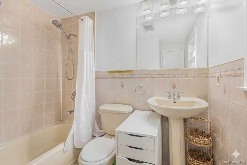 82 Riverdale Avenue, White Plains, NY 10607 - Photo 12 of 21