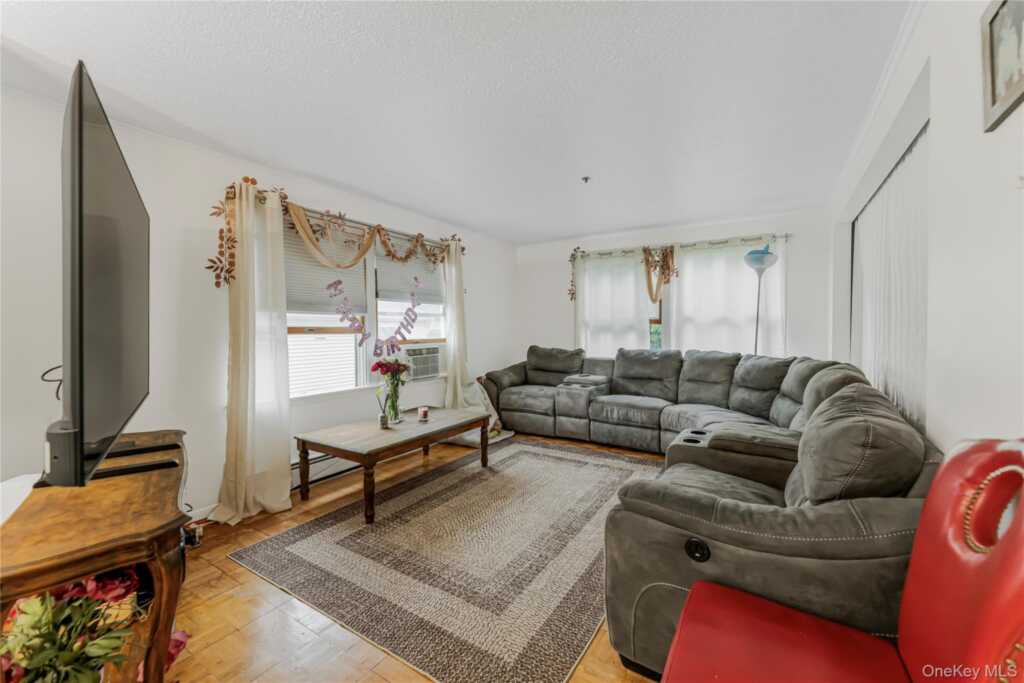 82 Riverdale Avenue, White Plains, NY 10607 - Photo 5 of 21