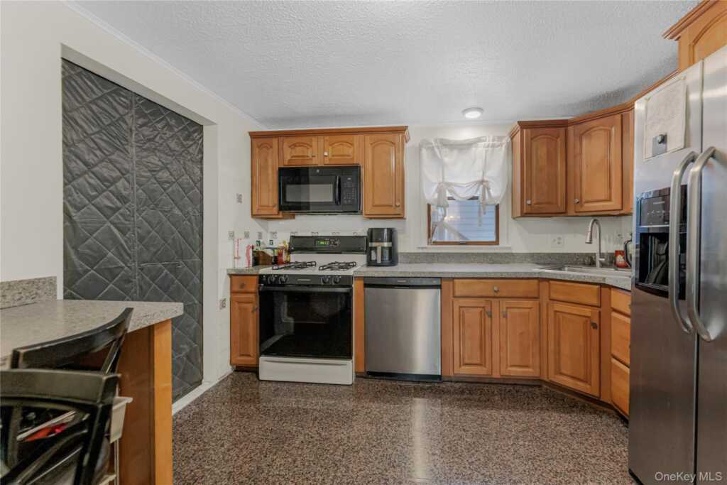 82 Riverdale Avenue, White Plains, NY 10607 - Photo 7 of 21