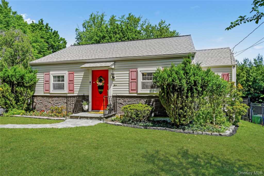5 Lawrence Street, Nyack, NY 10960 - Photo 2 of 27
