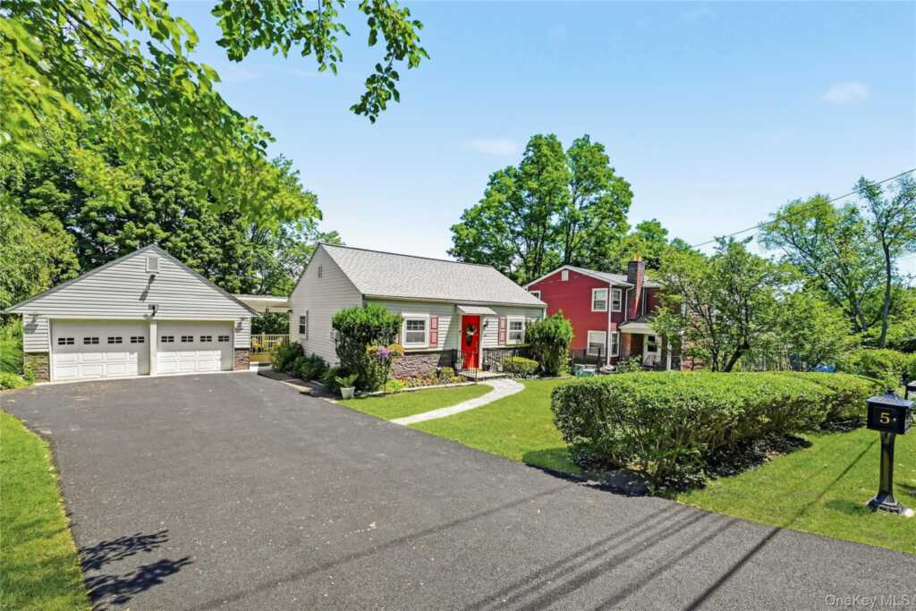 5 Lawrence Street, Nyack, NY 10960 - Photo 3 of 27