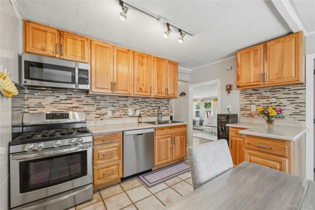 5 Lawrence Street, Nyack, NY 10960 - Photo 8 of 27