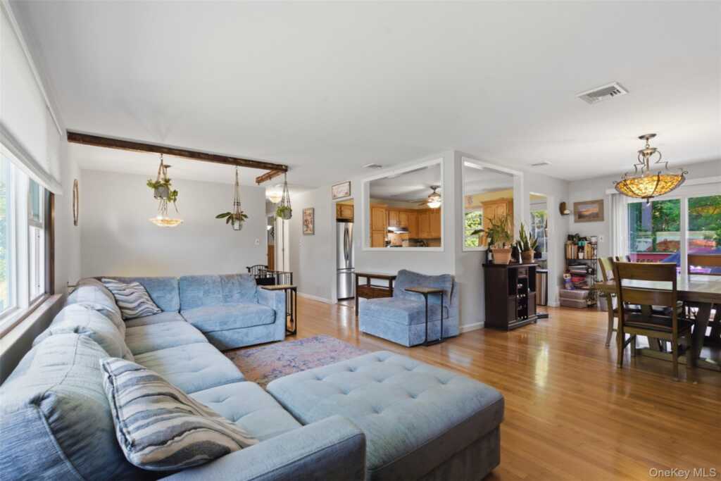 55 Carolina Drive, New City, NY 10956 - Photo 4 of 31