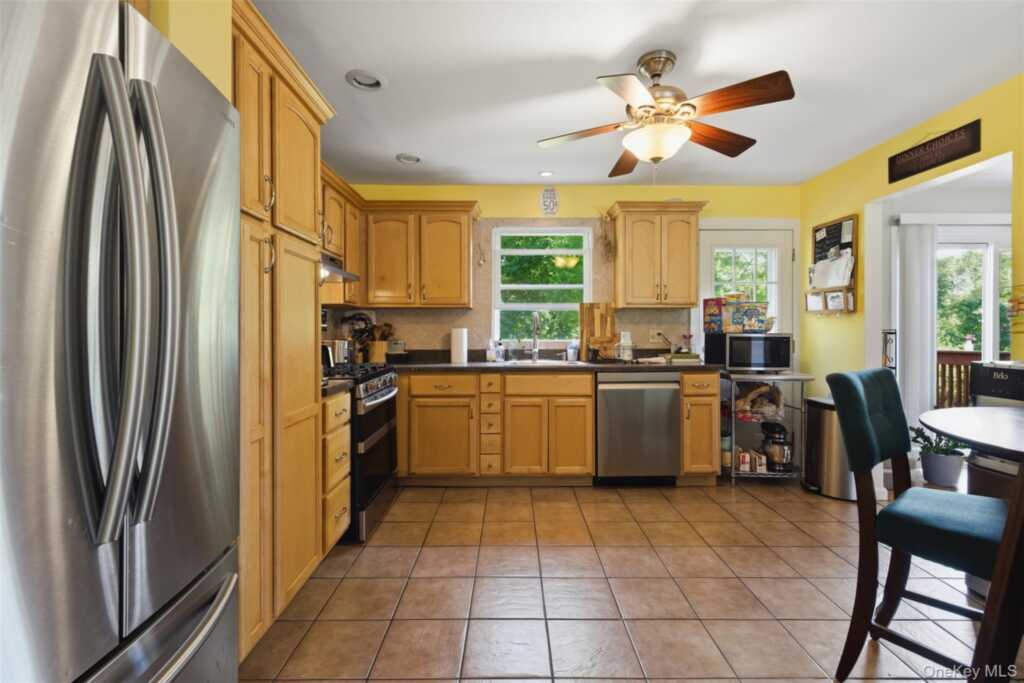 55 Carolina Drive, New City, NY 10956 - Photo 6 of 31