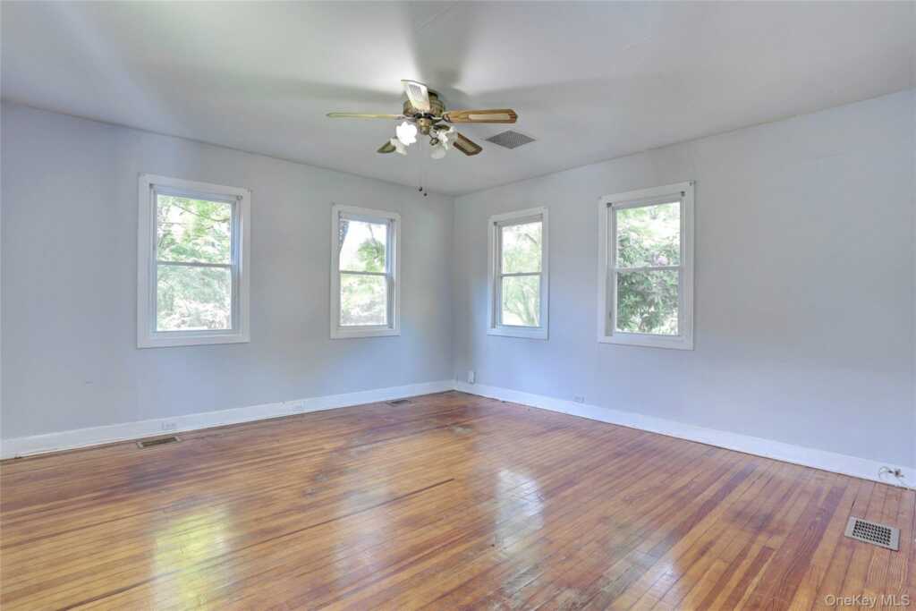500 Haverstraw Road, Suffern, NY 10901 - Photo 13 of 36