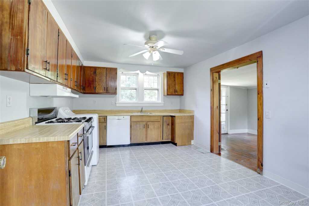 500 Haverstraw Road, Suffern, NY 10901 - Photo 14 of 36