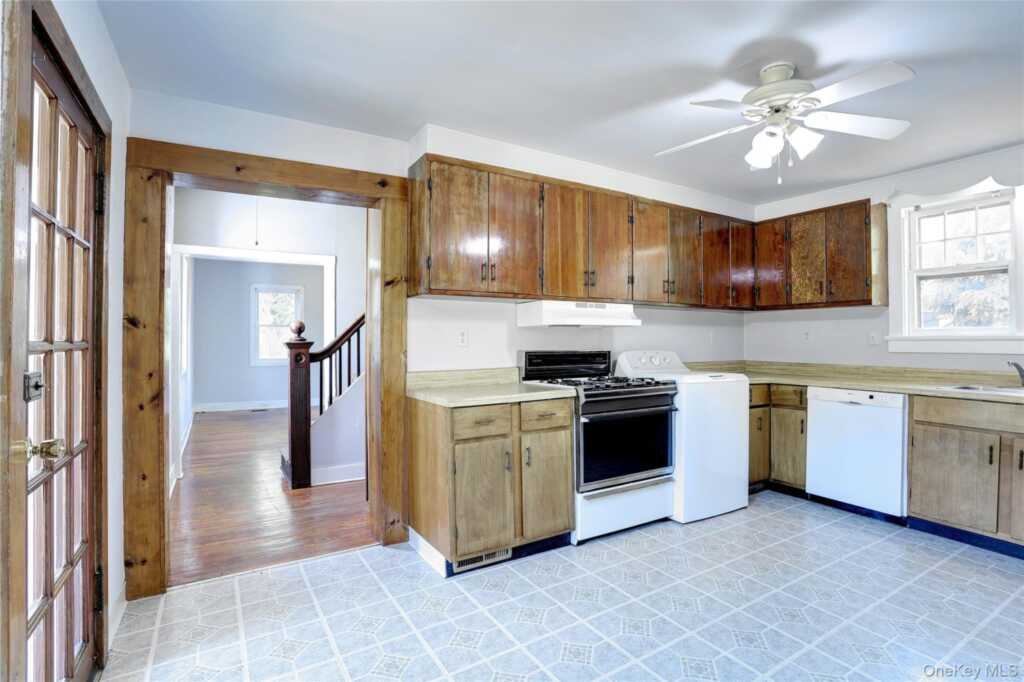 500 Haverstraw Road, Suffern, NY 10901 - Photo 15 of 36