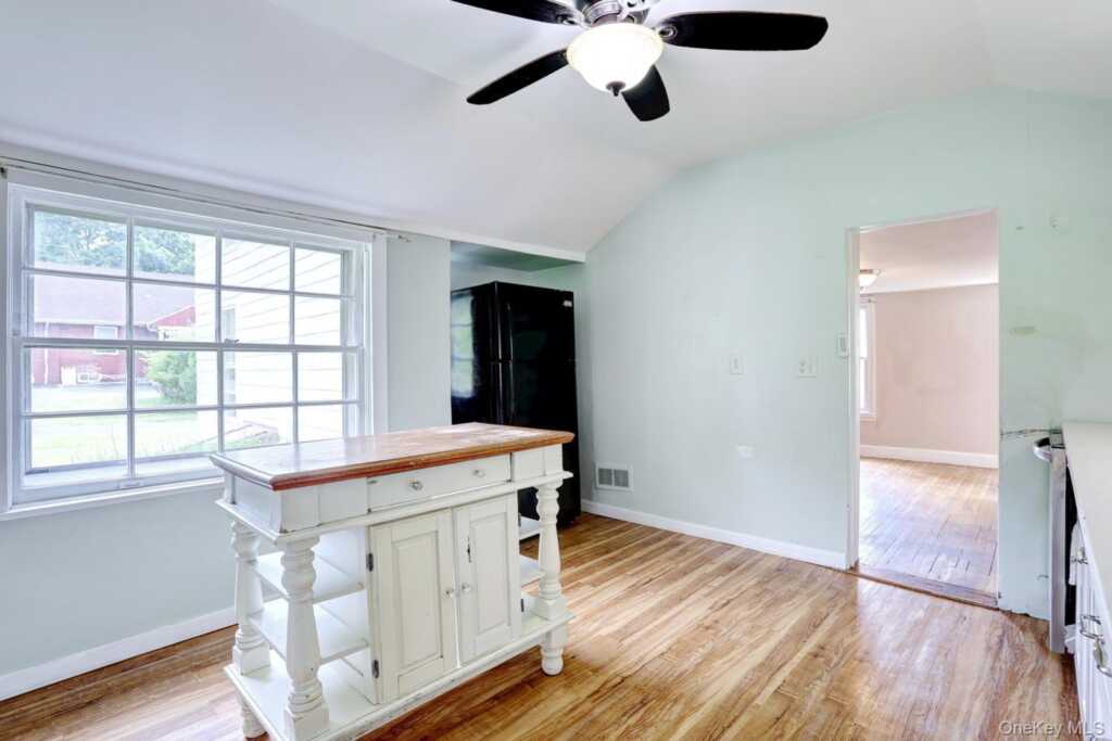 500 Haverstraw Road, Suffern, NY 10901 - Photo 7 of 36