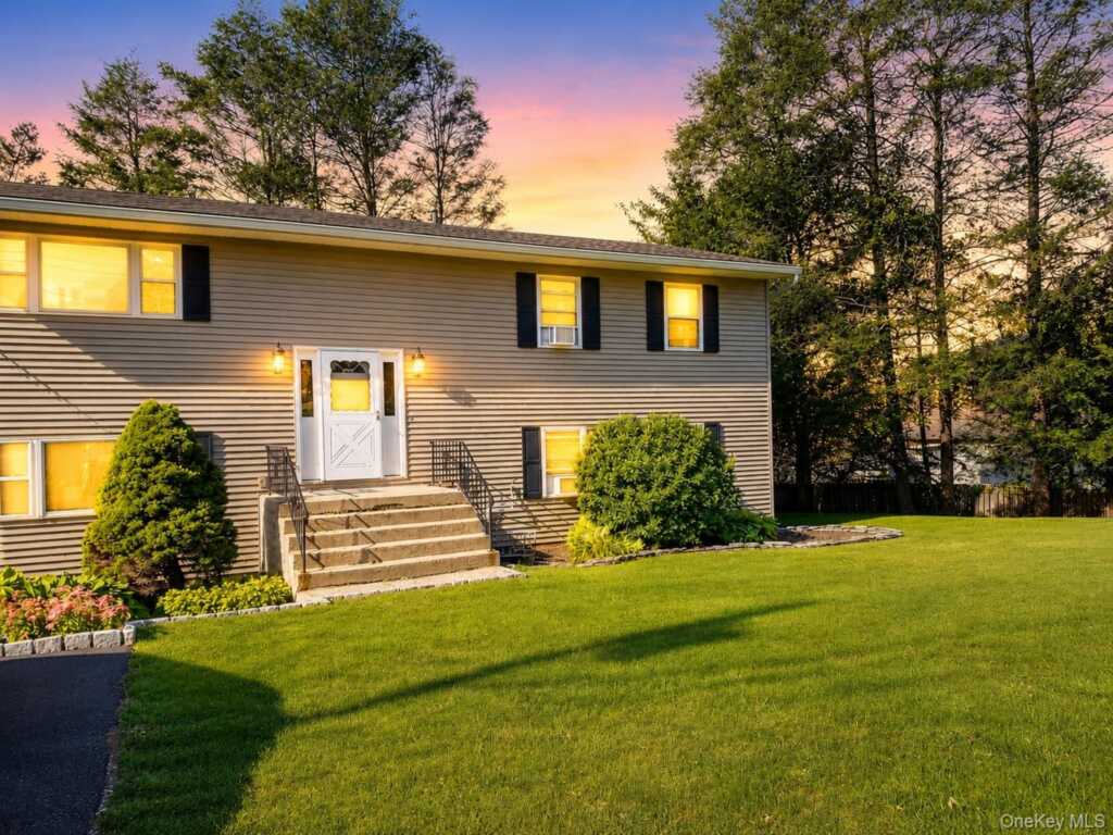 1 Humming Bird Lane, Unit #A, Stony Point, NY 10980