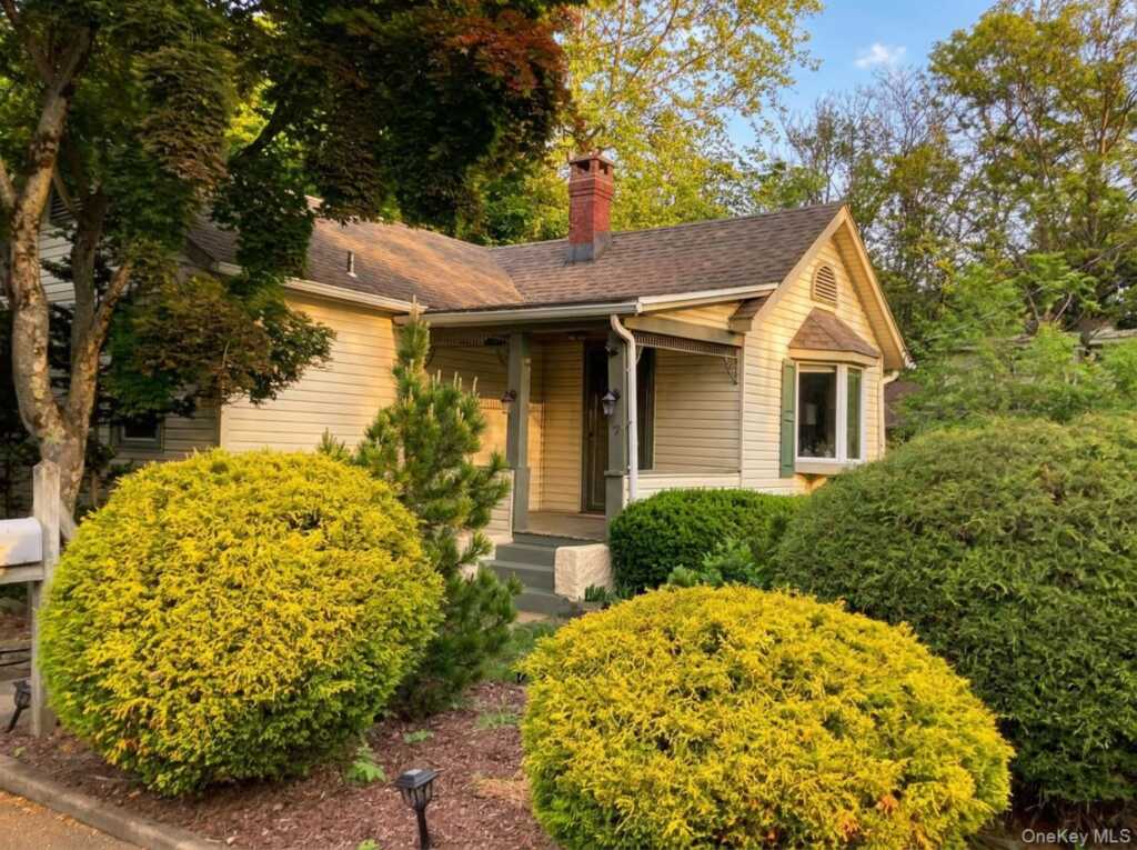 7 Brook Street, Suffern, NY 10901 - Photo 2 of 23