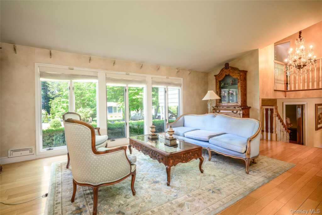 12 Lark Avenue, White Plains, NY 10607 - Photo 11 of 32