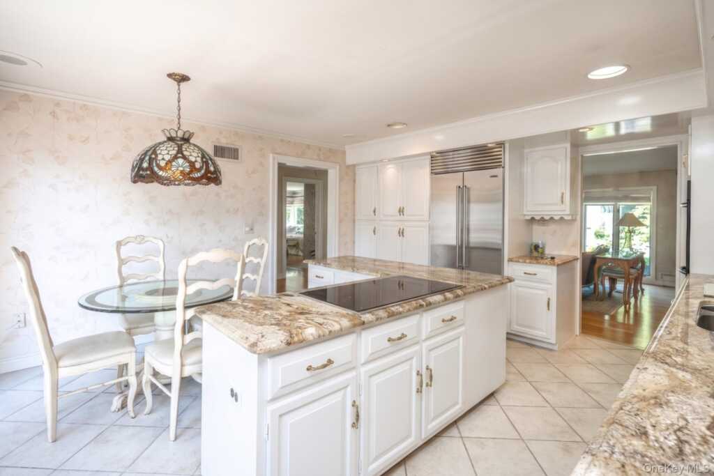 12 Lark Avenue, White Plains, NY 10607 - Photo 12 of 32
