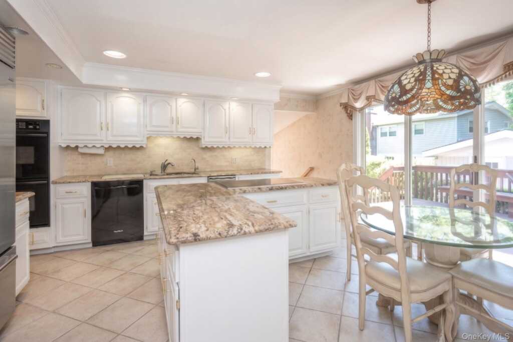 12 Lark Avenue, White Plains, NY 10607 - Photo 14 of 32