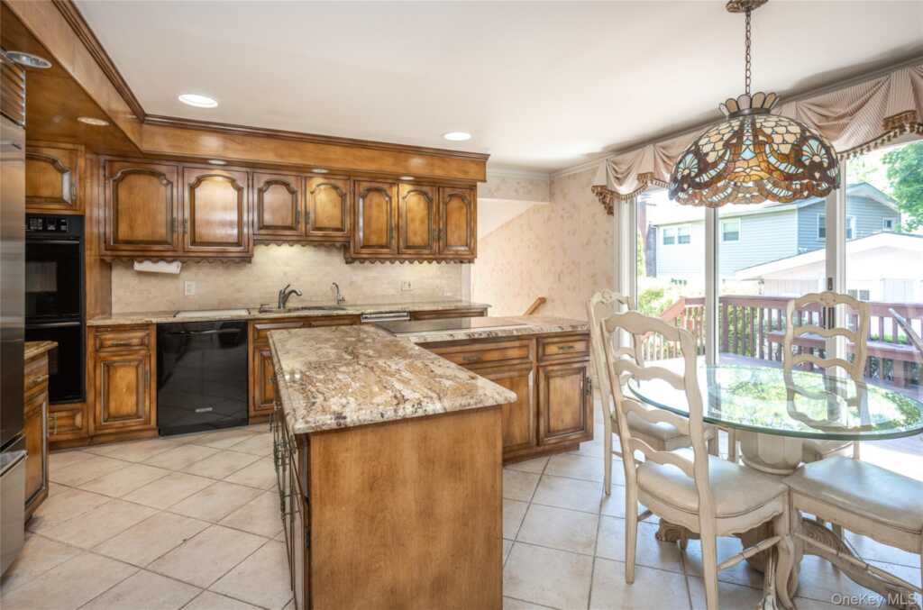 12 Lark Avenue, White Plains, NY 10607 - Photo 15 of 32